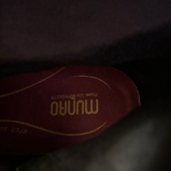 Munro Elegant Black Leather Booties - Picture 5 of 7